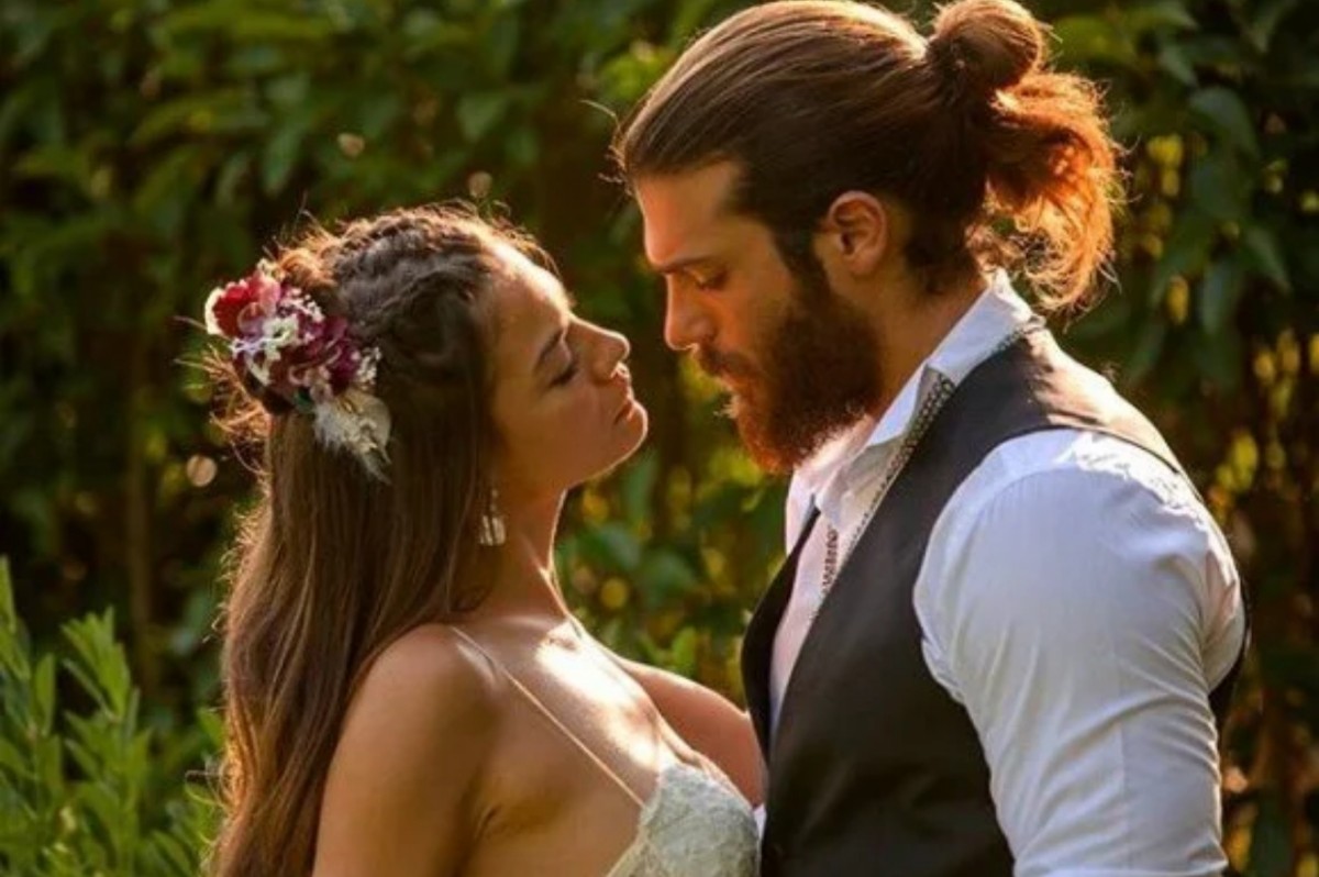 Cena romântica entre Can e Sanem