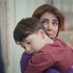 Ceyda abraça Arda em cena emocionante após descobrir que ele não é seu filho biológico