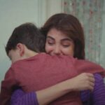 Ceyda, ao receber a notícia, celebra a vitória e a segurança de Arda.