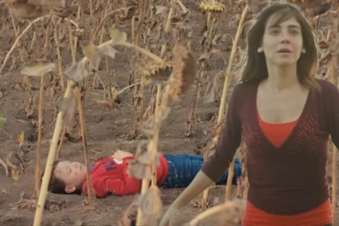 Ceyda chora desesperada segurando a foto de Arda