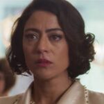 Clarice assustada ao ouvir que Valéria está morta em cena de Garota do Momento.