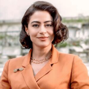 Clarice durante sessão de hipnose com Gregório na novela Garota do Momento