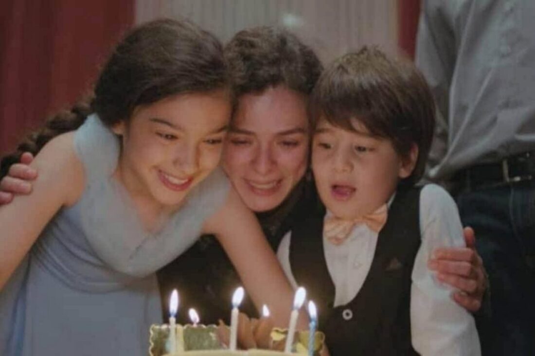 Cena de Bahar e seus filhos em Força de Mulher