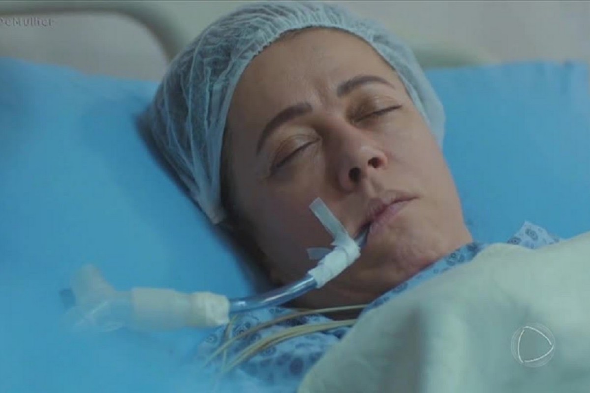 "Hatice em estado grave sendo atendida às pressas no hospital"