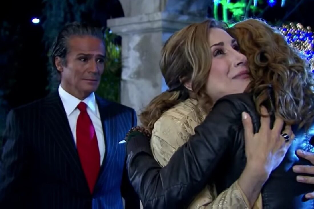 Renata e Regina choram emocionadas ao se abraçarem após revelação de laços familiares em Quando Me Apaixono.
