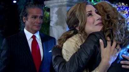 Renata e Regina choram emocionadas ao se abraçarem após revelação de laços familiares em Quando Me Apaixono.