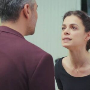 Bahar e Sarp em um momento de tensão após o vazamento das fotos.