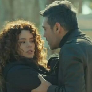 Bahar confronta Sarp e Sirin sobre segredos do passado na novela 'Força de Mulher'.