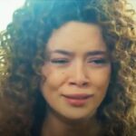 Sirin chorando diante de Bahar no hospital.
