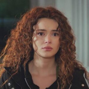 Sirin em surto ataca Arif no hospital em cena impactante de Força de Mulher.