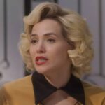 Letícia Colin como Zélia olhando determinada