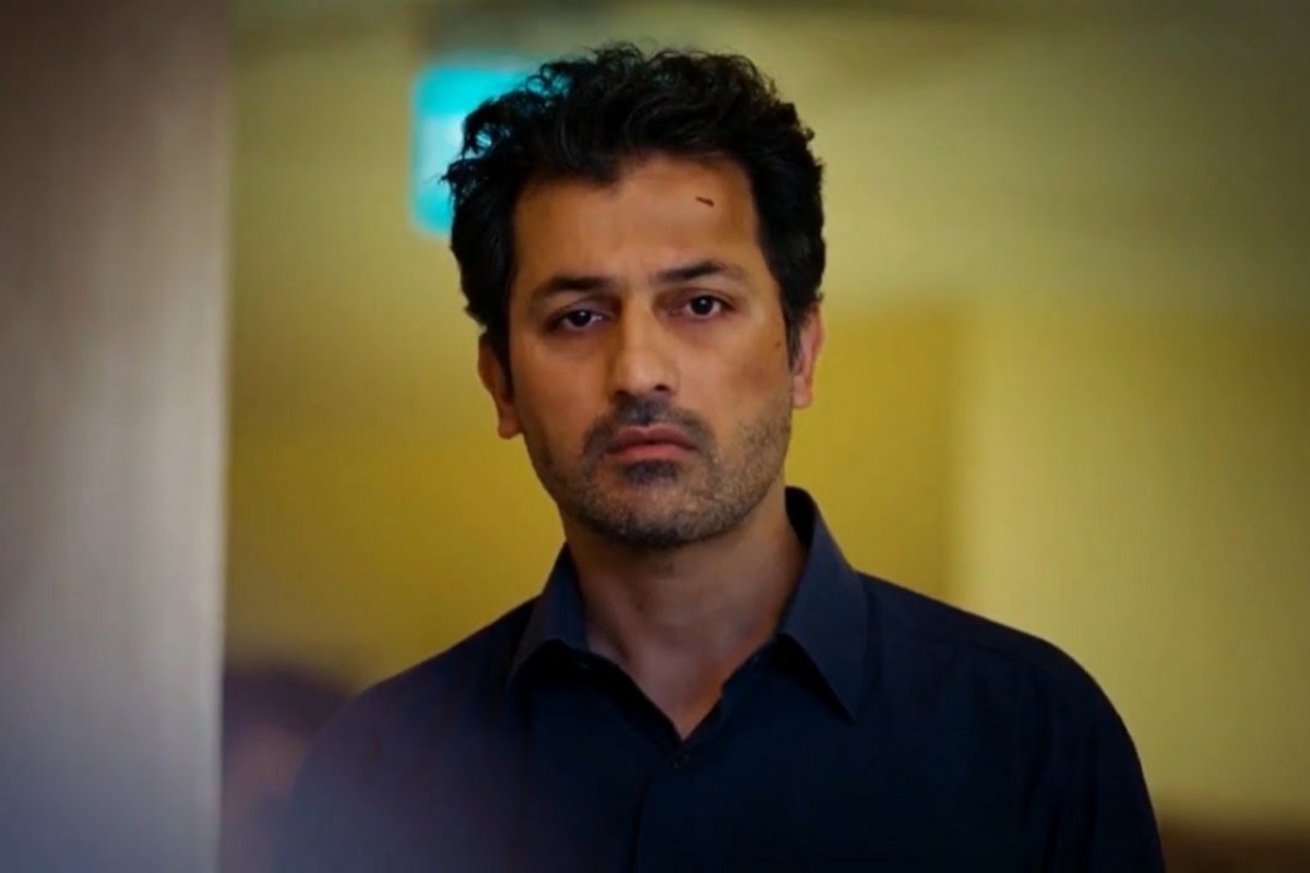 Imagem de Arif e Bahar discutindo intensamente em cena de Força de Mulher