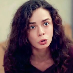 Cena de Bahar emocionada após o incêndio em Força de Mulher