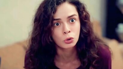 Cena de Bahar emocionada após o incêndio em Força de Mulher