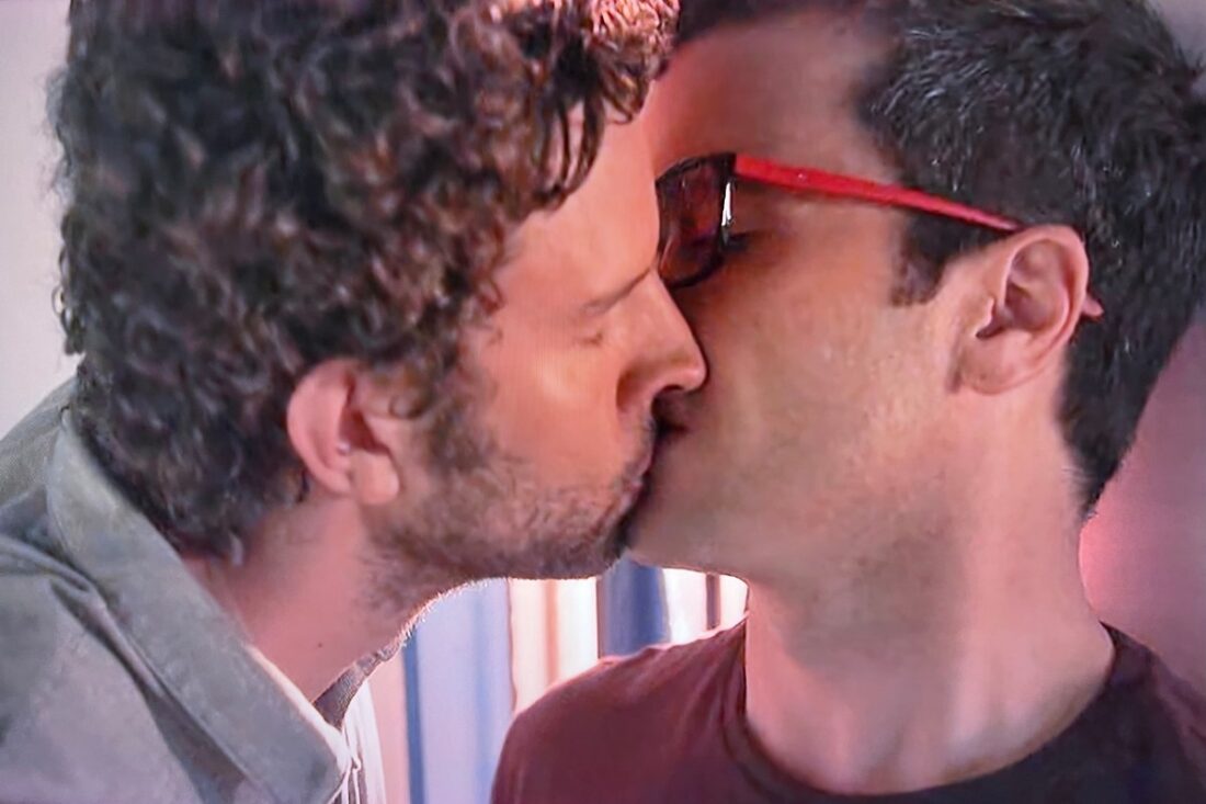 Bernardo encara a mãe após revelar que é gay na novela Café com Aroma de Mulher.