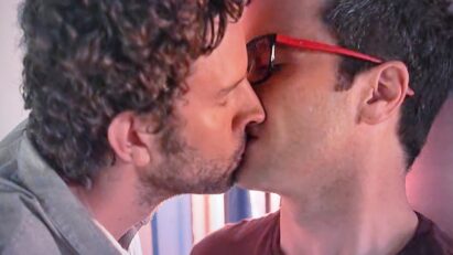 Bernardo encara a mãe após revelar que é gay na novela Café com Aroma de Mulher.