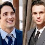 Cena com os personagens Tobias e Lauro sorrindo durante um momento romântico na novela Êta Mundo Melhor, da Globo.