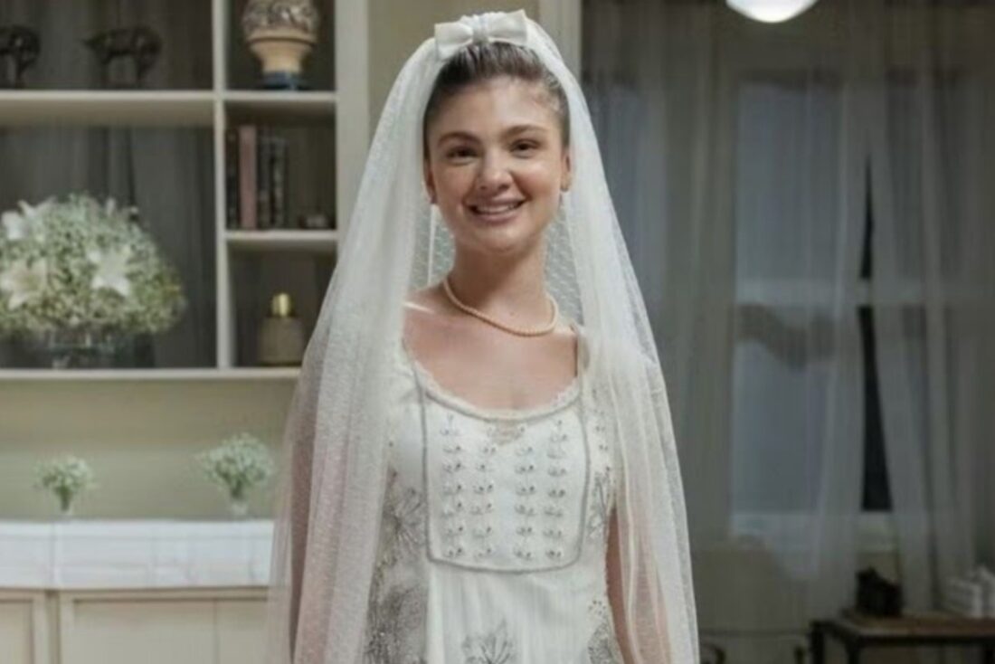 Alt text: Celeste vestida de noiva ao lado de Edu durante cerimônia tensa em Garota do Momento.