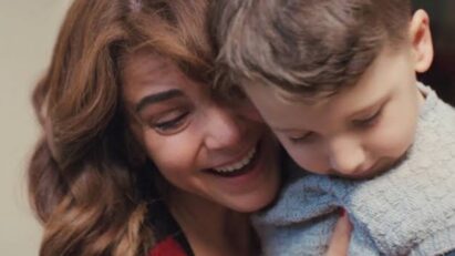 Ceyda abraça Arda após vitória na justiça