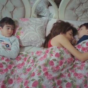 Ceyda reencontra filho, Satilmis novela, Ceyda e Arda,