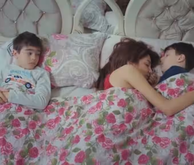 Ceyda reencontra filho, Satilmis novela, Ceyda e Arda,
