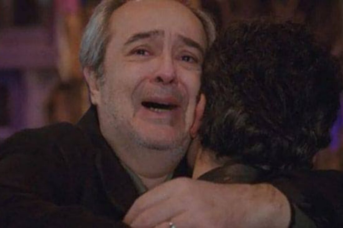 Arif entrega presente emocionante para Enver na novela Força de Mulher”