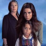 novela turca “Mãe”, com a atriz Cansu Dere segurando a personagem Melek, em momento dramático.