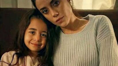 Cansu Dere como Zeynep Gunes em cena emocionante da novela turca Mãe, que estreia em julho na Record TV.