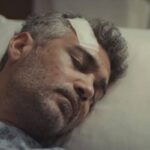 Cena de Sarp e Bahar no hospital em Força de Mulher, momentos antes da morte do personagem