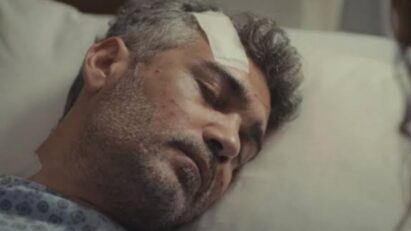 Cena de Sarp e Bahar no hospital em Força de Mulher, momentos antes da morte do personagem