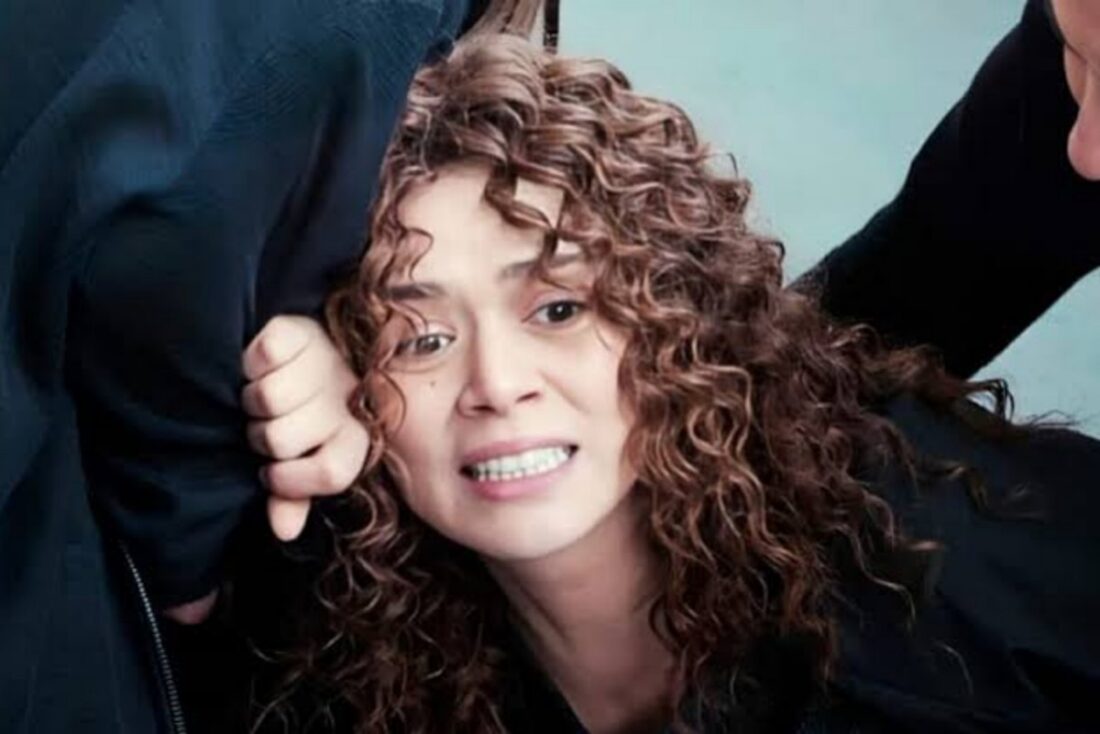 “Sirin desesperada ao ser capturada pela polícia no final de Força de Mulher”