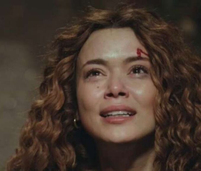 Sirin é agredida brutalmente por bandidos em cena da novela Força de Mulher