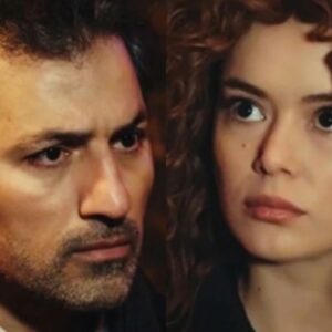 Sirin com expressão fria segurando uma arma na sala do apartamento de Enver, cena tensa da novela Força de Mulher.