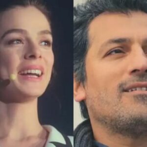 Bahar discursa em sua primeira palestra pública com os filhos no palco