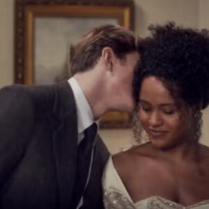 Cena do casamento de Beatriz e Beto nos jardins do casarão