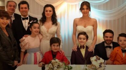 Ceyda e Bahar se preparando para a cerimônia conjunta