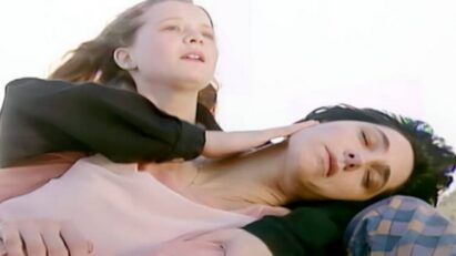 Cena emocionante da morte de Diná (Christiane Torloni) na novela A Viagem, após reencontro com a sobrinha Bia na praia.
