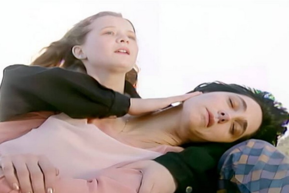 Cena emocionante da morte de Diná (Christiane Torloni) na novela A Viagem, após reencontro com a sobrinha Bia na praia.
