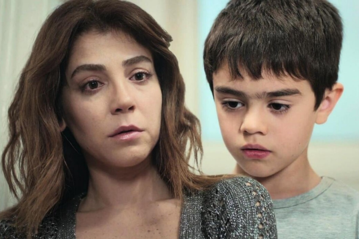 Ceyda chora ao ouvir o filho falar sobre o sacrifício por Arda