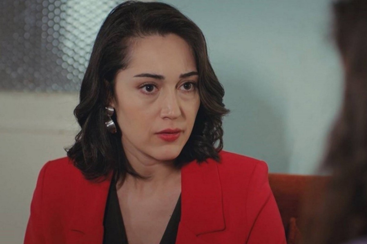 Kismet entrega presente final a Arif antes de partir com Cem na novela Força de Mulher