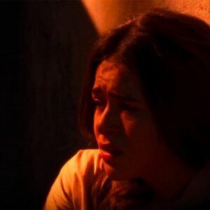 Maisa como Bia em cena decisiva de Garota do Momento, sendo condenada no tribunal.