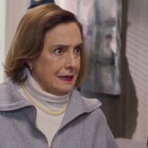 Martina encara Paula no hospital e exige que ela se afaste de Rogério, em cena dramática da novela Eternamente Apaixonados.