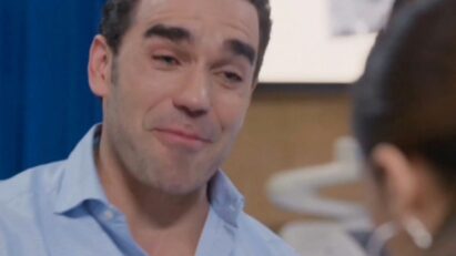 Cena de Rogério confrontando Érica no hospital em Eternamente Apaixonados