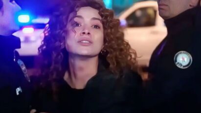 Sirin desesperada ao ser presa na novela Força de Mulher