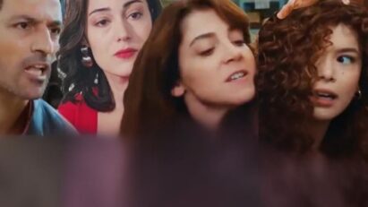 Cena intensa de Força de Mulher com Sirin confessando crime, gravada por Arif ao fundo, clima tenso e sombrio na cafeteria