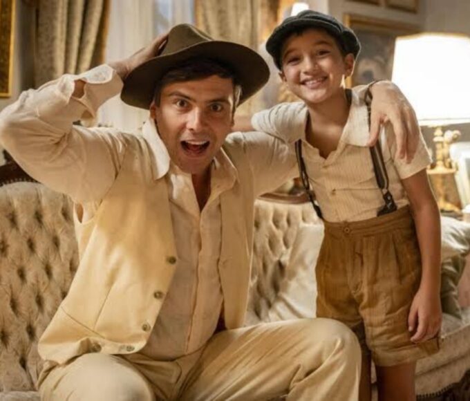 Candinho e Samir se reencontram em cena emocionante de “Êta Mundo Bom”, sem saber que são pai e filho.