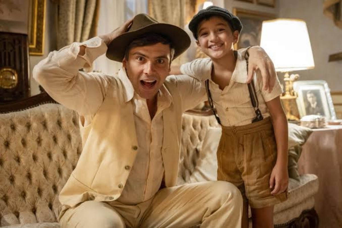 Candinho e Samir se reencontram em cena emocionante de “Êta Mundo Bom”, sem saber que são pai e filho.
