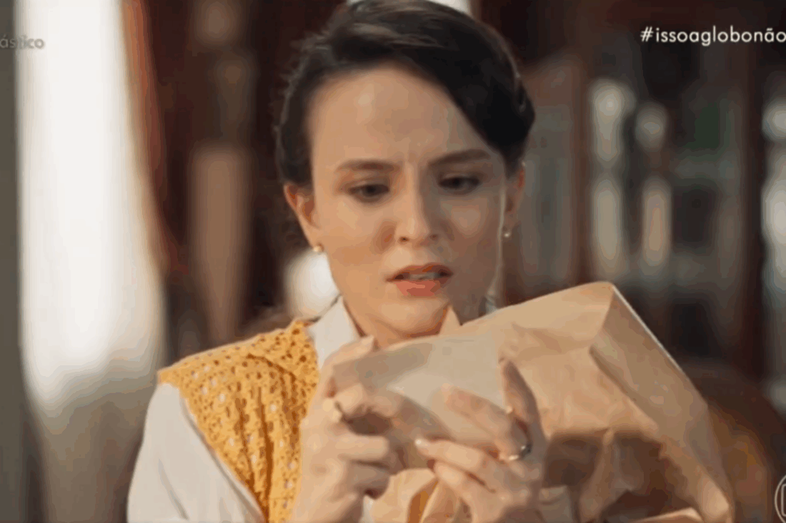 Estela fica apavorada após receber bilhete suspeito na novela da Globo.