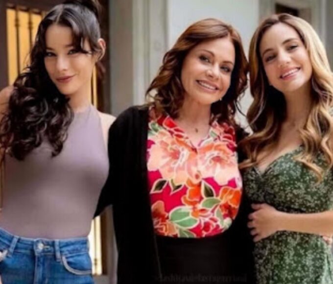 "Ofelia e suas filhas na novela As Filhas da Senhora Garcia do SBT"