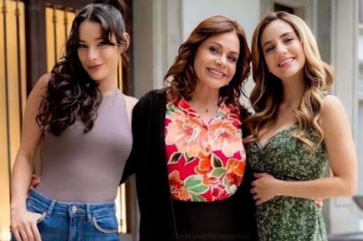 "Ofelia e suas filhas na novela As Filhas da Senhora Garcia do SBT"